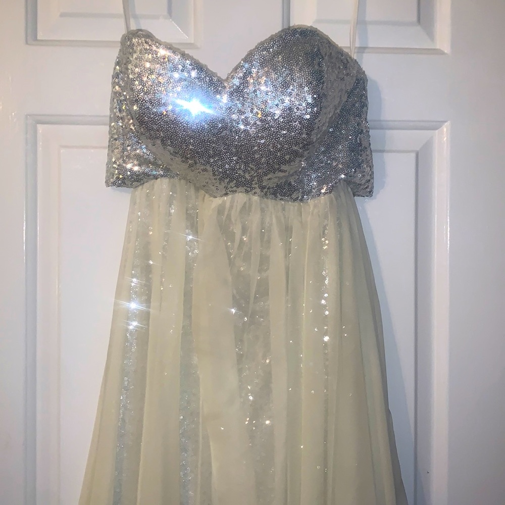 WORN ONCE White Sequin Strapless Heart Neckline Floor Length Gown